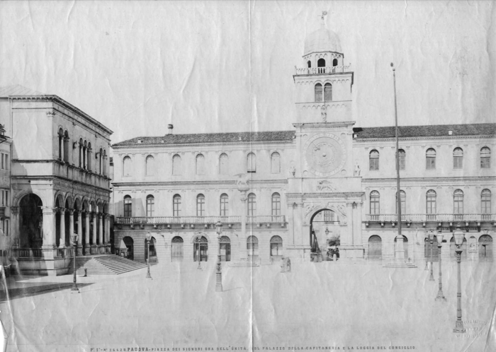 Padova - Piazza dei Signori ora dell'Unità col Palazzo della Capitaneria e la  Loggia del Consiglio