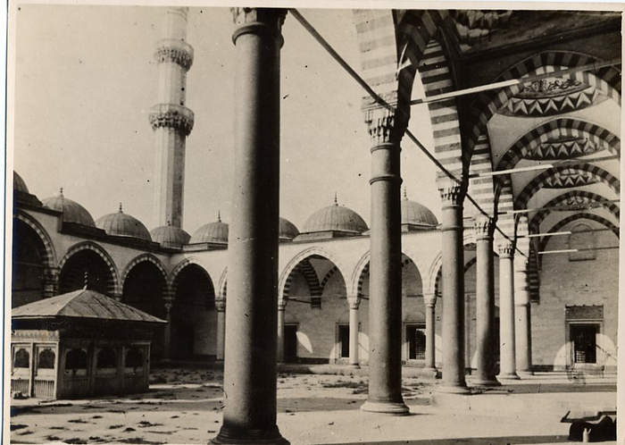 Cortile e fontana della Moschea Suleymanie