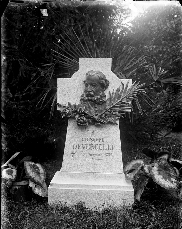 Monumento in commemorazione di Giuseppe De Vercelli, s.d. ma post 1883, negativo su lastra.