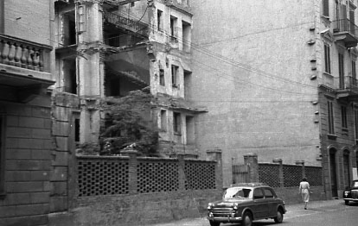 Torino in via S. Quintino 23, danni di guerra, ante 1954