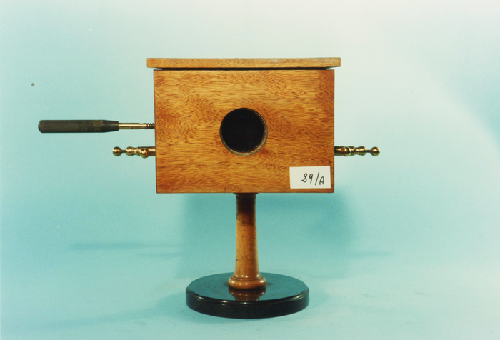 Eccitatore micrometrico in cassetta