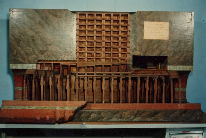 Modello della galleria dei Giovi. Linea Torino-Genova. Modello delle armature impiegate nel 1873 per restauro di un tratto della Galleria dei Giovi) 