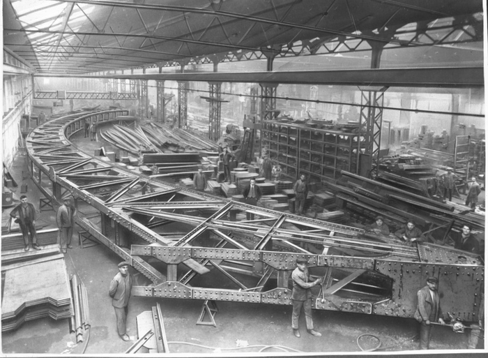 Montaggio della tettoia della stazione ferroviaria di Milano Centrale, s.d.