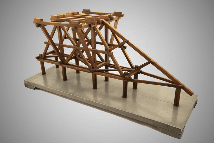 Modello di palata a castello per ponte in legno a travate rettilinee