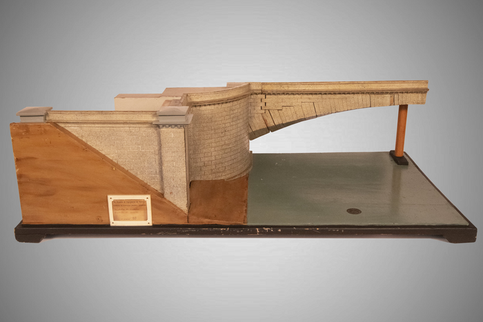 Modello di una mezza arcata del ponte Mosca