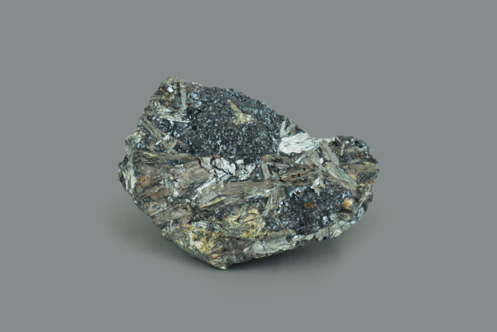 BISMUTINITE, Miniera di Brosso, Calea, Lessolo, TO, Piemonte