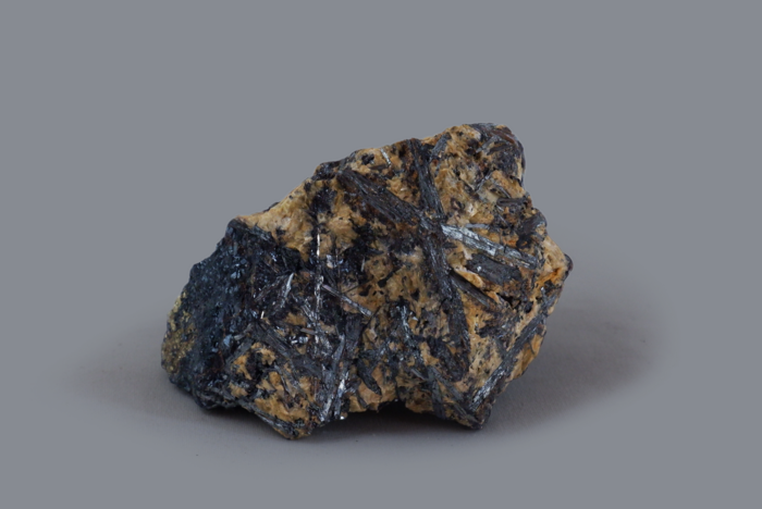 BISMUTINITE, Miniera di Brosso, Calea, Lessolo, TO, Piemonte