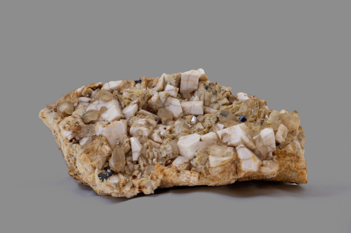 ORTOCLASIO con quarzo var.affumicato, Monte Camoscio, Baveno, VB, Piemonte