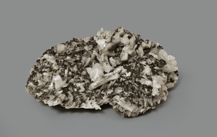CALCITE su ematite, Miniera di Brosso, Calea, Lessolo, TO, Piemonte