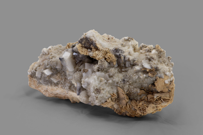 DOLOMITE con magnesite var. mesitina, Traversella, TO, Piemonte
