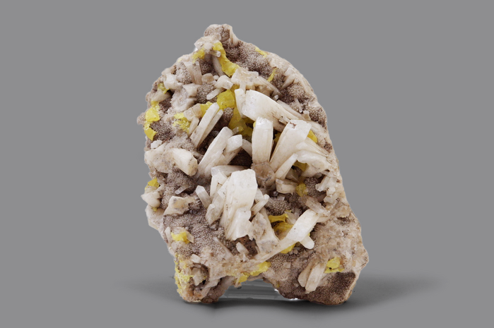 CELESTINA con calcite su zolfo, Caltanissetta, CL, Sicilia