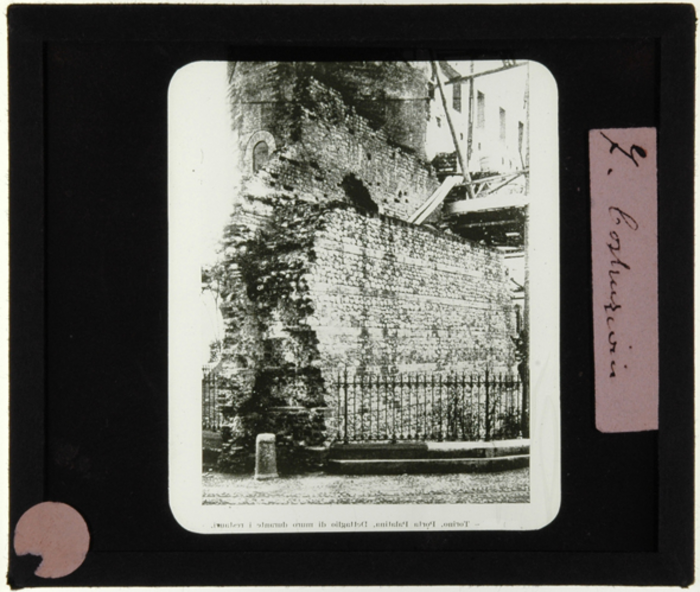 Paolo Verzone, Torino, Porta Palatina, particolare in corso di restauro