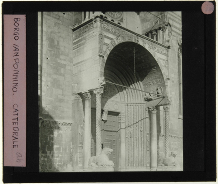 Paolo Verzone, Fidenza (già Borgo San Donnino), chiesa cattedrale, esterno, portale