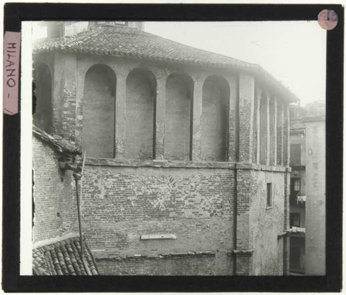 Paolo Verzone, Milano, non identificato, chiesa, esterno, arco