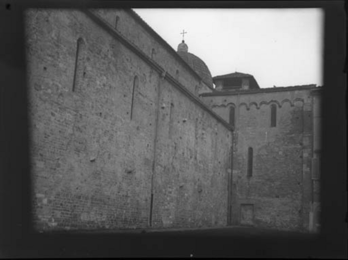 Paolo Verzone, Non identificato, chiesa, esterno, navata laterale, transetto