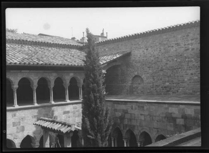 Paolo Verzone, Francia, Frejus, chiesa cattedrale, interno, chiostro