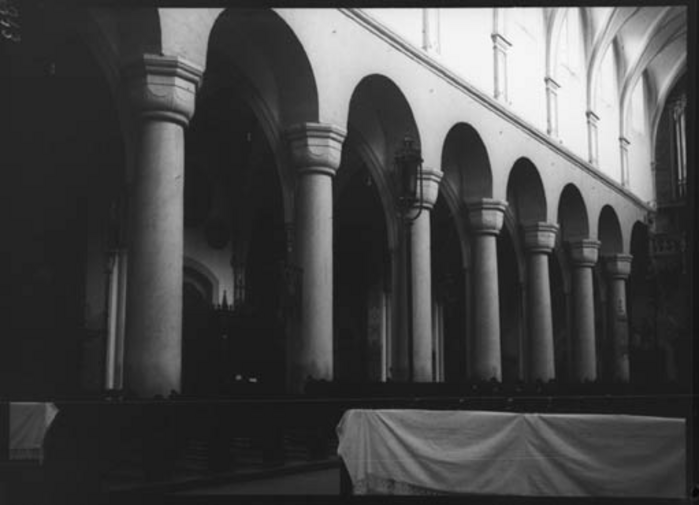 Paolo Verzone, Non identificato, chiesa, interno, navata centrale, archi e colonne